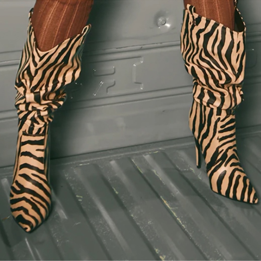 Pretty Little Thing: Zebra heeled boot